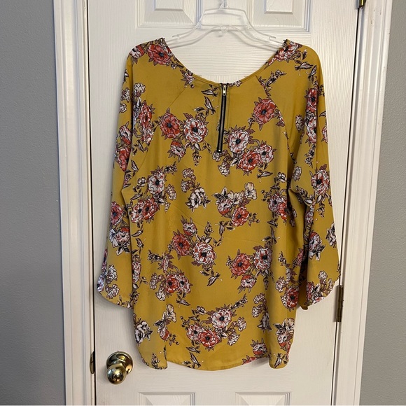 Papermoon Blouse from Stitch Fix-Gold floral, wide sleeve Size XXL fits like XL. - Picture 2 of 4